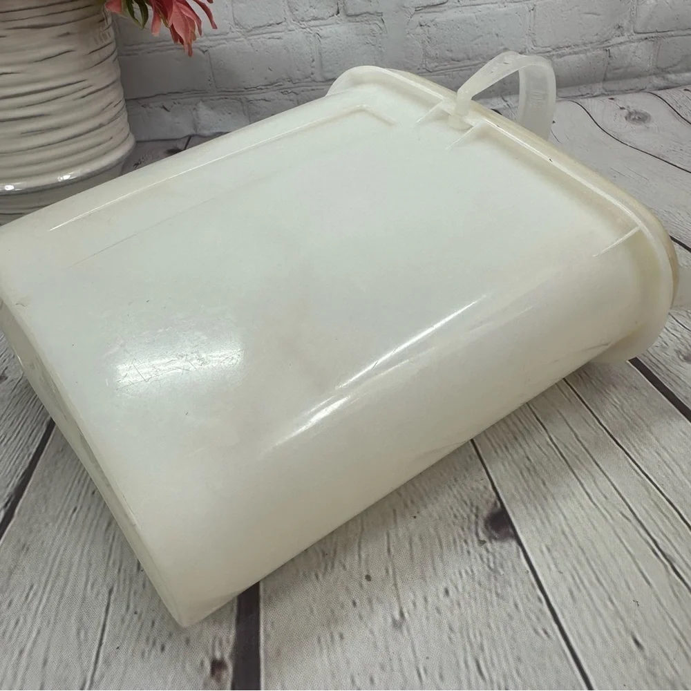 vintage tupperware 2 quart beverage container set